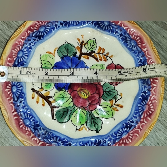 Vintage Japanese handmade plate with 3D touch dimensions and good texture. - Picture 4 of 4